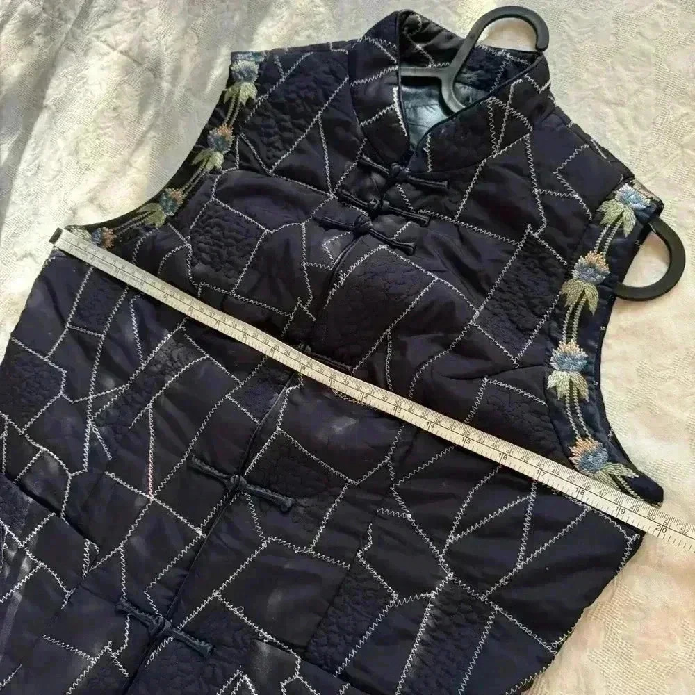 Vintage Asian  quilted embroidered vest - Picture 3 of 10